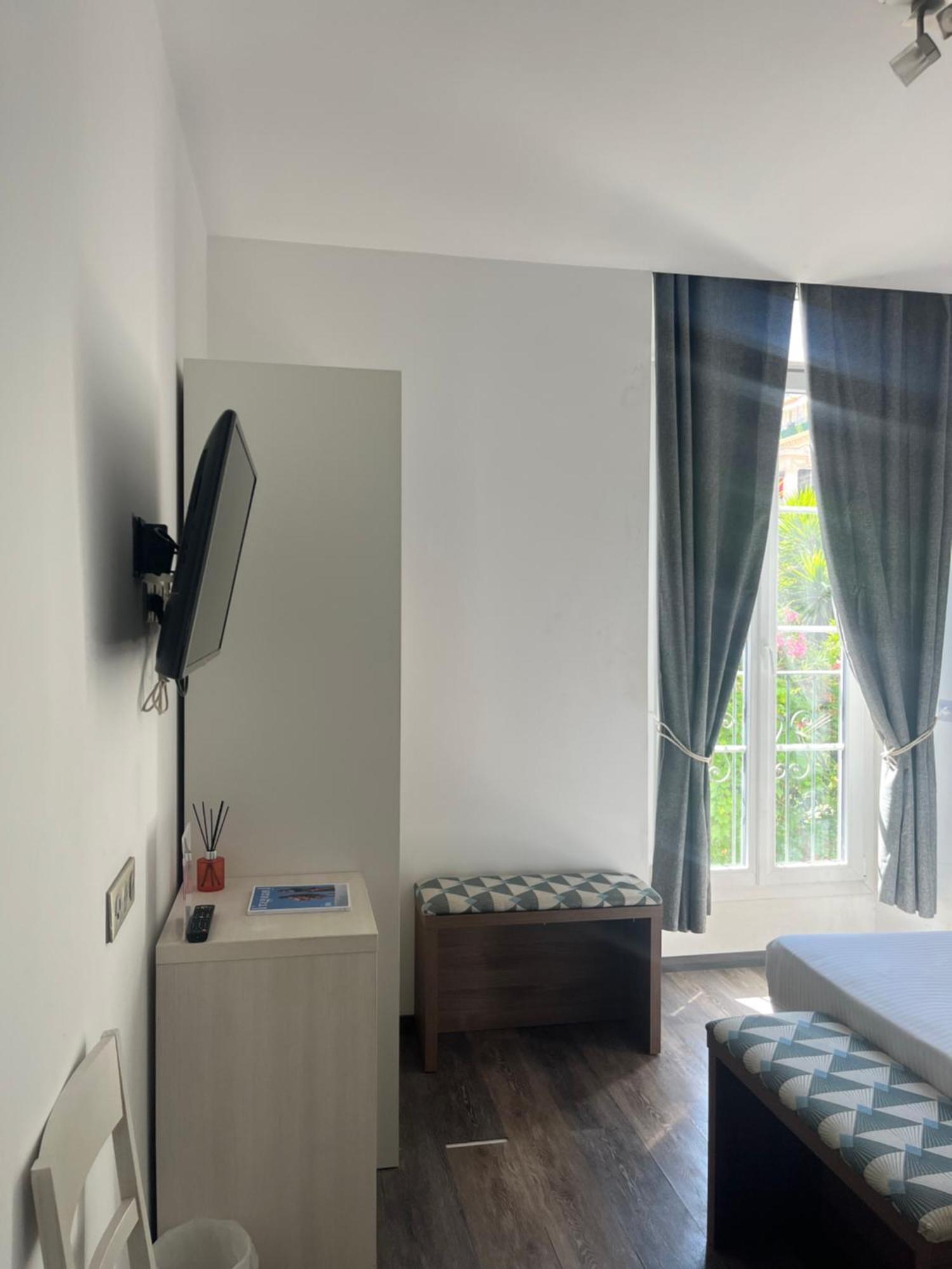 Flots D'azur Hotel